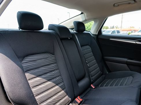 Used 2016 Ford Fusion SE FWD image 27