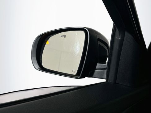 Used 2024 Jeep Compass Latitude AWD/4WD image 16