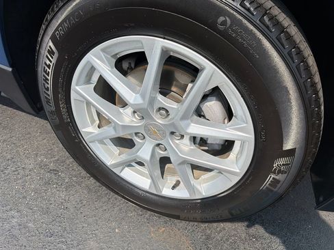 Used 2024 Chevrolet Equinox LT w/ LPO, Floor Liner Package FWD image 4
