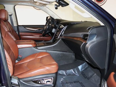 Used 2020 Cadillac Escalade Luxury image 59