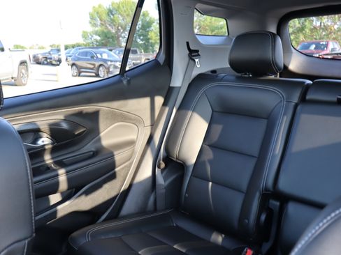 Used 2022 GMC Terrain SLT w/ Infotainment Package II AWD/4WD image 12