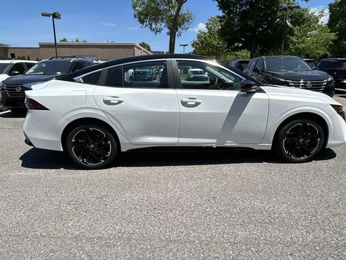 New 2026 Nissan Sentra SR w/ Floor Mat Package FWD image 8