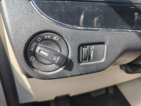 Used 2020 Dodge Grand Caravan SXT image 24