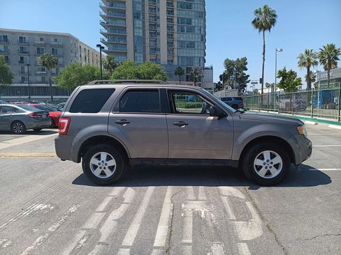 Used 2011 Ford Escape XLT image 4