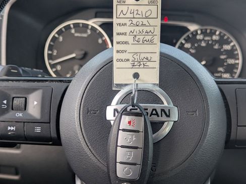 Used 2021 Nissan Rogue SV AWD/4WD image 36