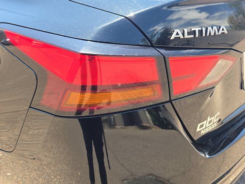 Used 2024 Nissan Altima 2.5 SR FWD image 18