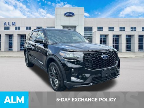 Used 2026 Ford Explorer ST-Line w/ ST-Line Street Pack AWD/4WD image 3