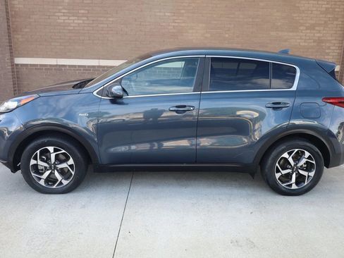 Used 2022 Kia Sportage LX image 3