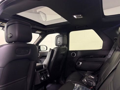 New 2026 Land Rover Discovery S image 22