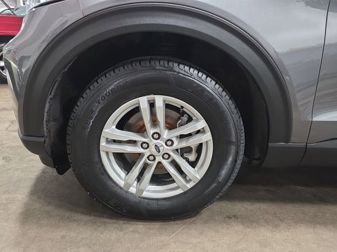 Used 2023 Ford Explorer XLT w/ Equipment Group 202A AWD/4WD image 37