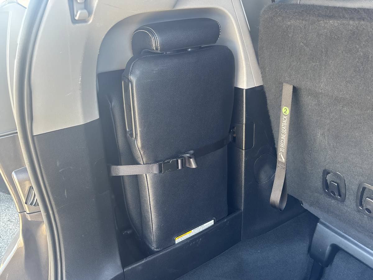 Used 2020 Toyota Sienna SE Premium FWD image 21