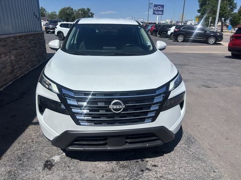 Used 2025 Nissan Rogue SV AWD/4WD image 3