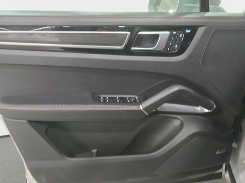 Used 2023 Porsche Cayenne Turbo S image 26