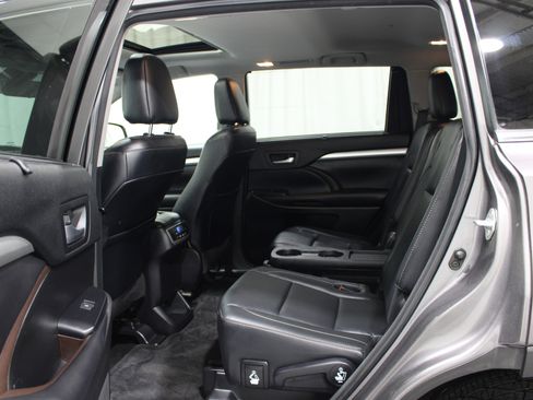 Used 2018 Toyota Highlander XLE w/ Protection Package #3 AWD/4WD image 21