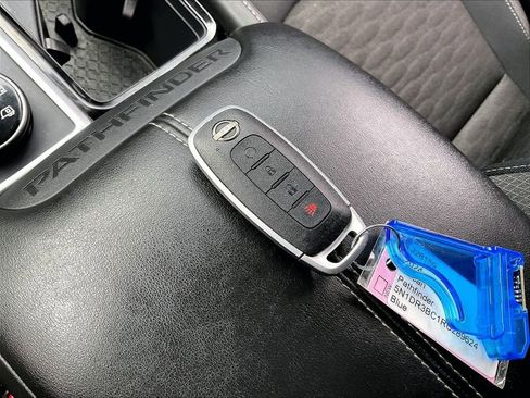 Used 2024 Nissan Pathfinder SV image 29