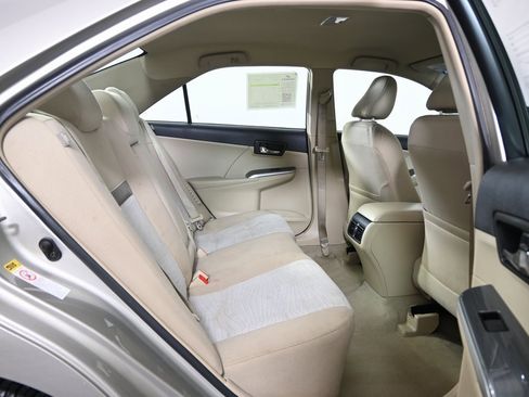 Used 2014 Toyota Camry LE image 15