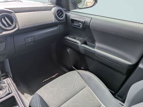 Used 2021 Toyota Tacoma TRD Sport RWD image 17