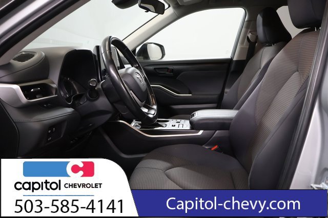 Used 2023 Toyota Highlander LE AWD/4WD image 13