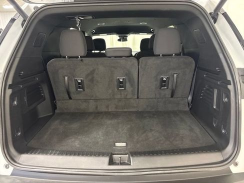 Used 2025 Chevrolet Traverse LT FWD image 12