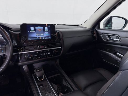 Used 2024 Nissan Pathfinder SL AWD/4WD image 24