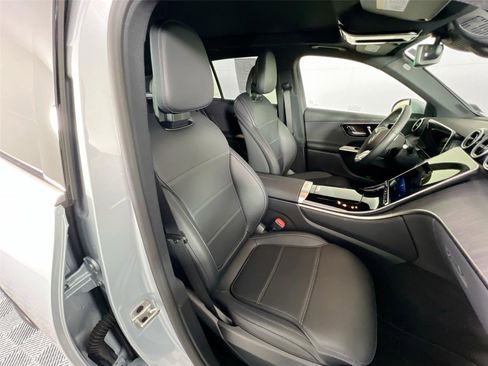 Used 2025 Mercedes-Benz GLC 300 4MATIC image 26