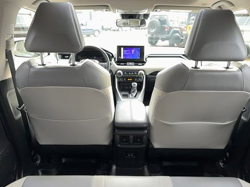 Used 2023 Toyota RAV4 XLE Premium image 10