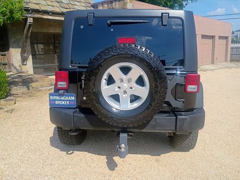 Used 2015 Jeep Wrangler Unlimited Sport w/ Quick Order Package 24S AWD/4WD image 9