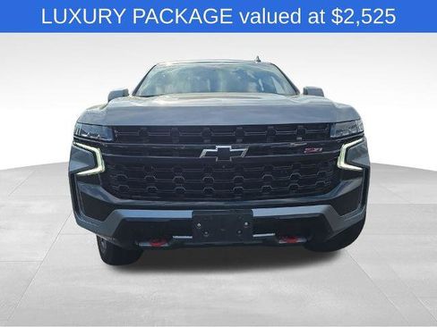 Used 2023 Chevrolet Suburban Z71 w/ Luxury Package AWD/4WD image 3