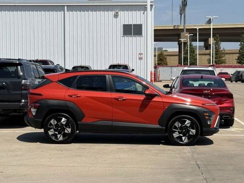 Used 2025 Hyundai Kona SEL FWD image 3