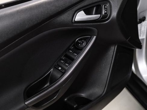 Used 2017 Ford Focus SEL image 39