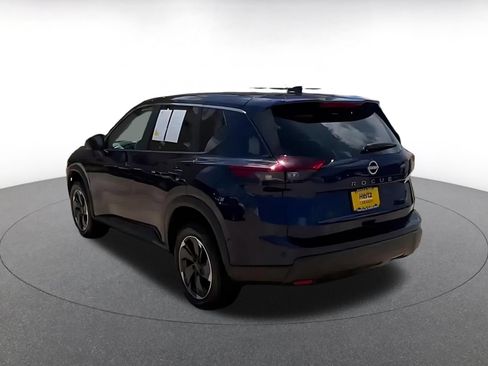 Used 2025 Nissan Rogue SV AWD/4WD image 11