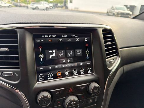 Used 2018 Jeep Grand Cherokee Laredo AWD/4WD image 18