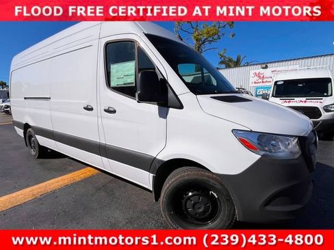 Used 2025 Mercedes-Benz Sprinter 2500 image 13