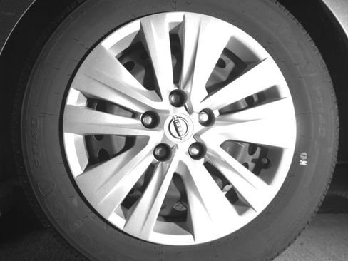 Used 2025 Nissan Sentra S image 13