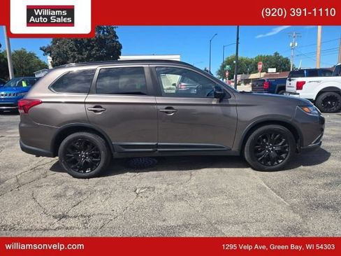 Used 2018 Mitsubishi Outlander LE AWD/4WD image 3