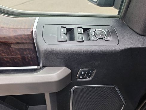 Used 2015 Ford F150 Platinum w/ Equipment Group 701A Luxury image 18