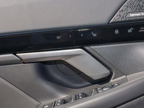 Used 2025 BMW 530i w/ M Sport Package RWD image 29