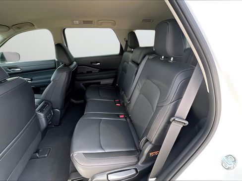 New 2026 Nissan Pathfinder SL FWD image 19