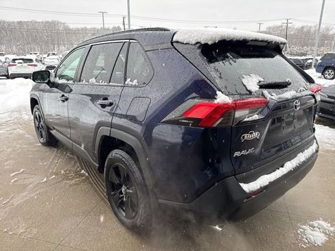 Used 2021 Toyota RAV4 XLE w/ Convenience Package image 5