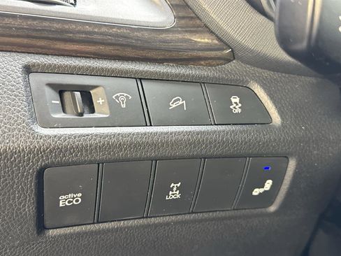 Used 2016 Hyundai Santa Fe Limited image 23