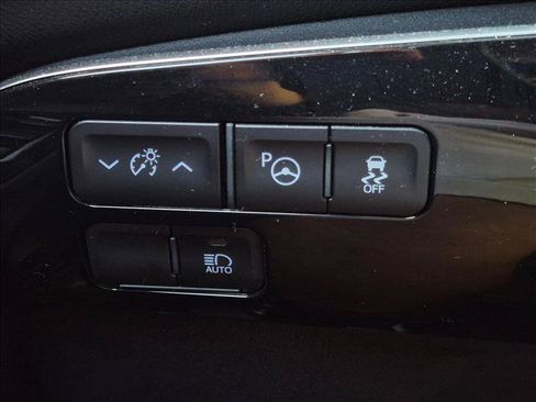 Used 2022 Toyota Prius FWD image 14