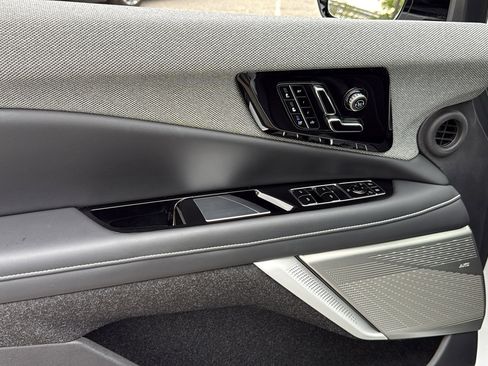 Certified 2025 Cadillac Optiq Luxury 2 w/ LPO, Floor Liner Package AWD/4WD image 10