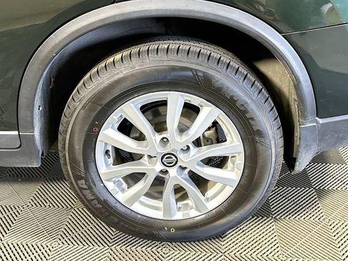 Used 2018 Nissan Rogue SV w/ Premium Package image 29