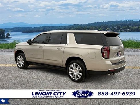 Used 2023 Chevrolet Suburban High Country image 5