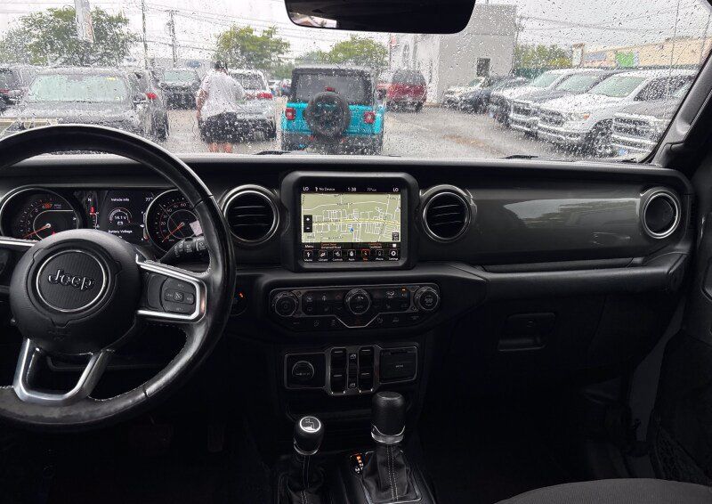 Used 2023 Jeep Wrangler Unlimited Sahara w/ Safety Group AWD/4WD image 10