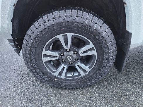 Used 2018 Toyota Tacoma SR5 image 8