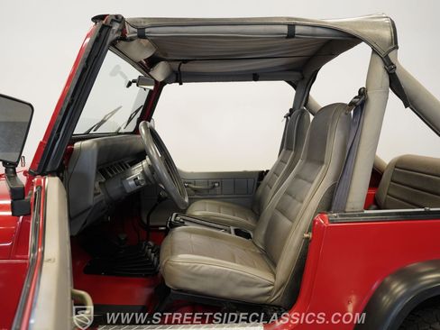 Used 1989 Jeep Wrangler 4WD image 3