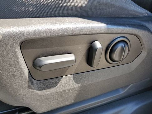 Used 2021 Chevrolet Silverado 1500 LT AWD/4WD image 19