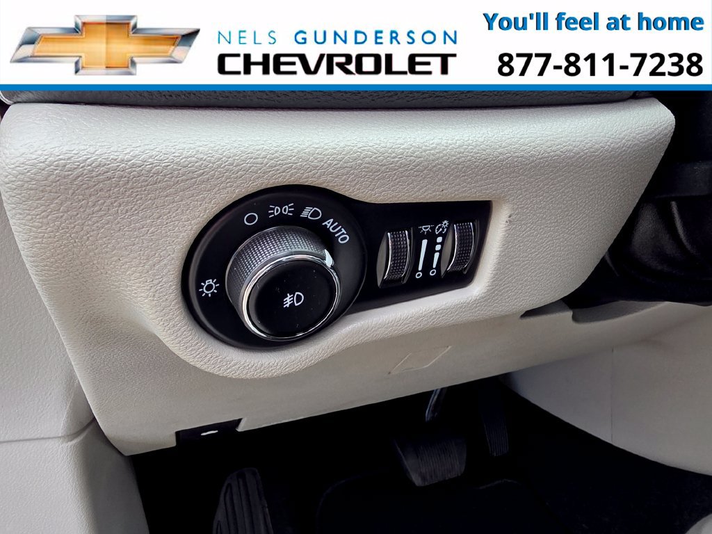 Used 2024 Chrysler Pacifica Touring-L FWD image 25