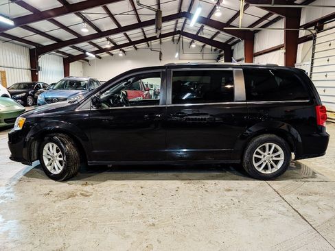Used 2019 Dodge Grand Caravan SXT FWD image 4